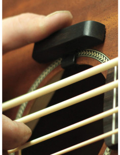 Repose-pouce pour micro basse